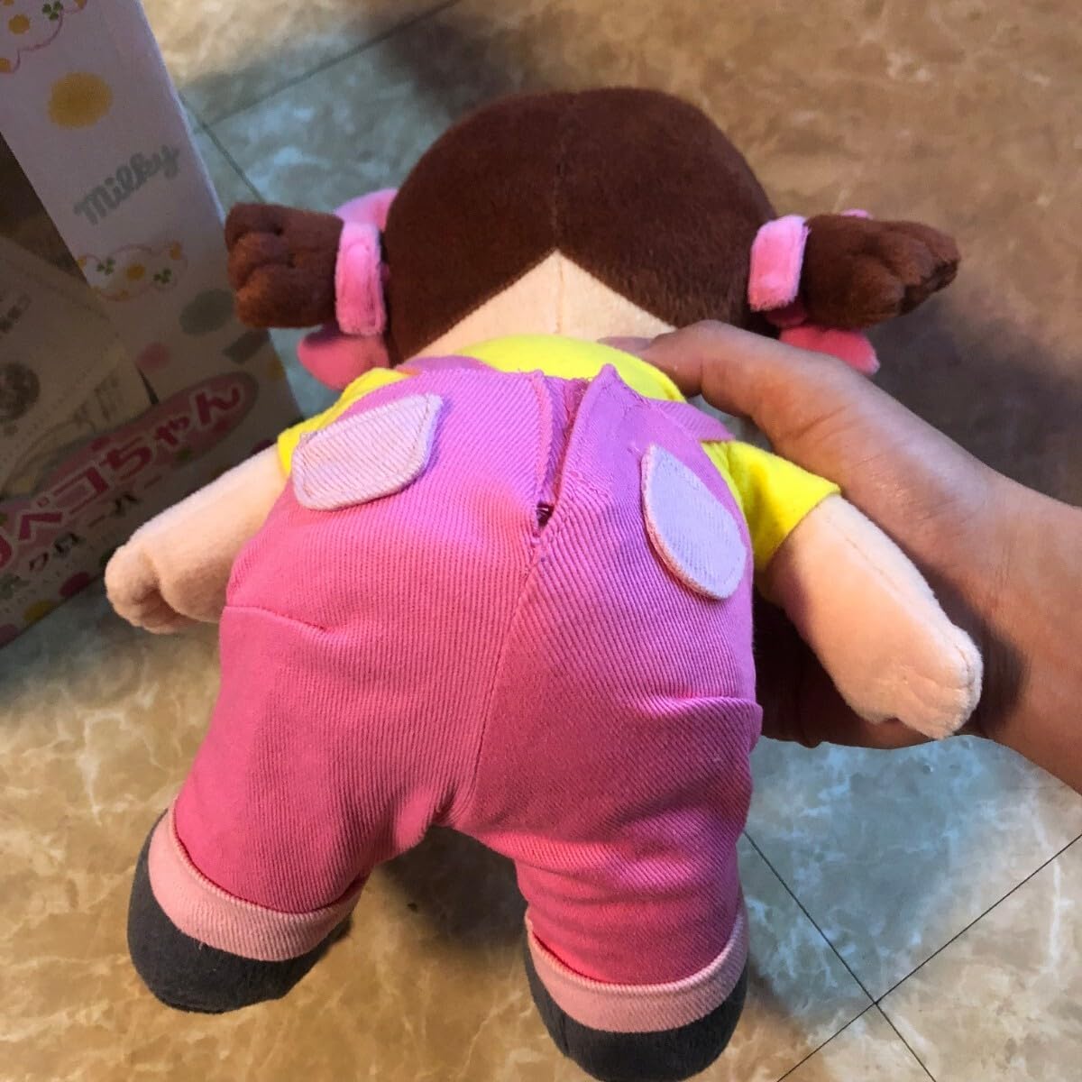 Amazon.co.jp: おしゃべり ペコちゃん ぺこちゃん 不二家 ぬいぐるみ